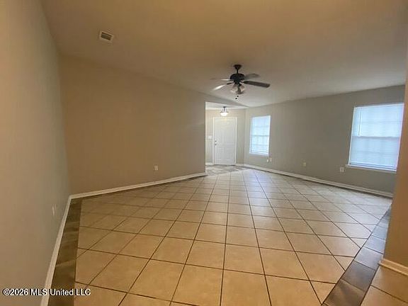 3rd image of 918 Greystone Dr