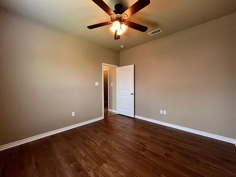 3037 Breton St — Photo 23
