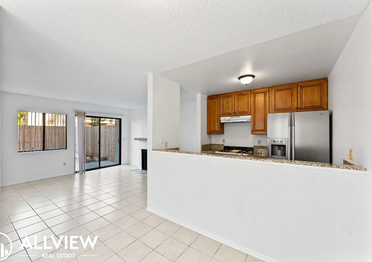 Charming Huntington Beach 2-Bedroom with Private Patio & Garage — Photo 2