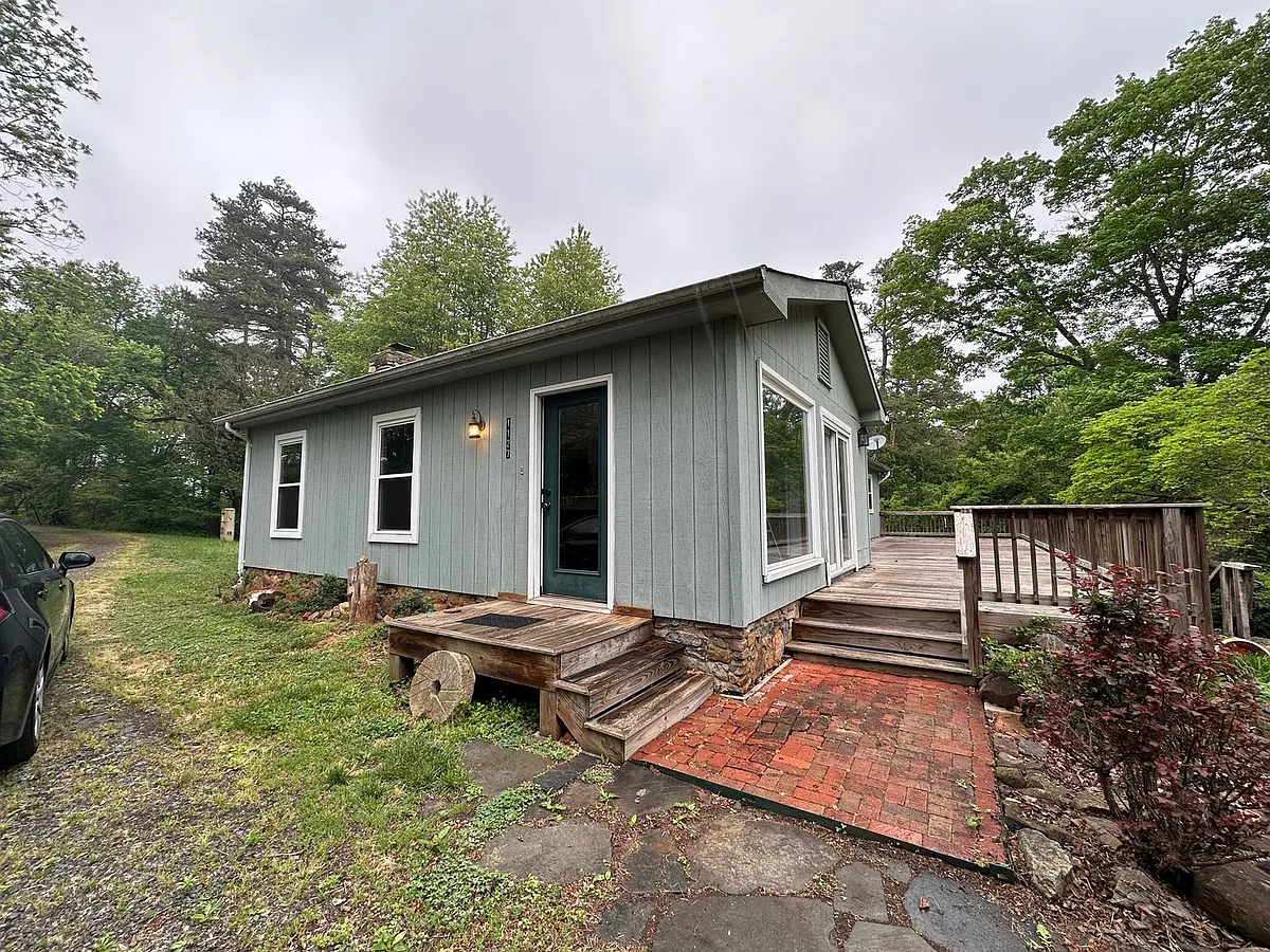 Building Photo - 1127 Round Hill Dr