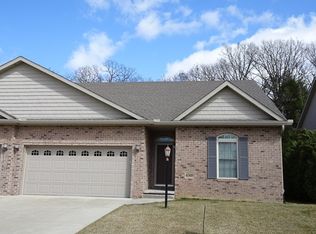 6508 N Queen Frances Ln, Peoria, IL 61615