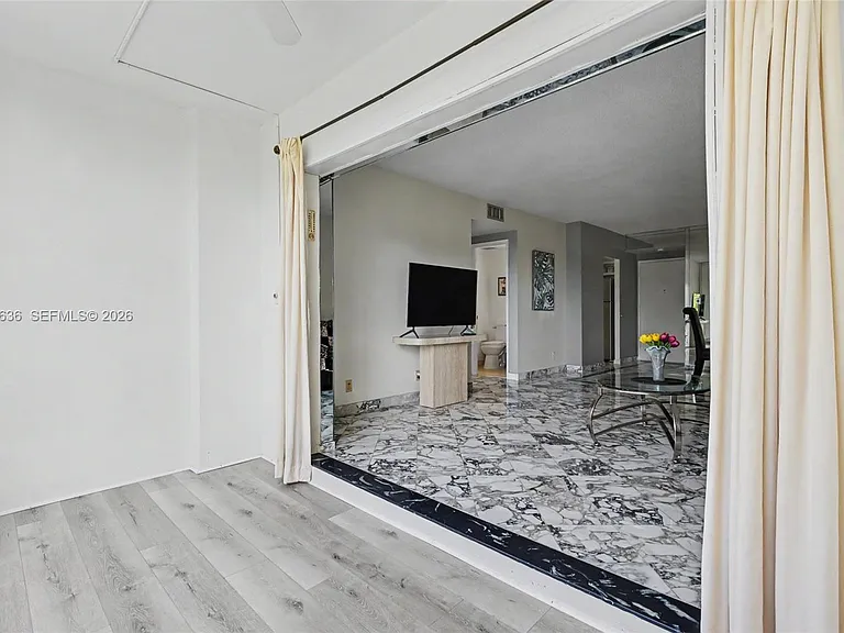 4330 Hillcrest Dr #405 — Photo 14