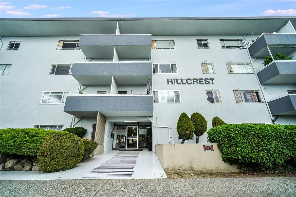 Hillcrest Manor Apartments — Photo 2