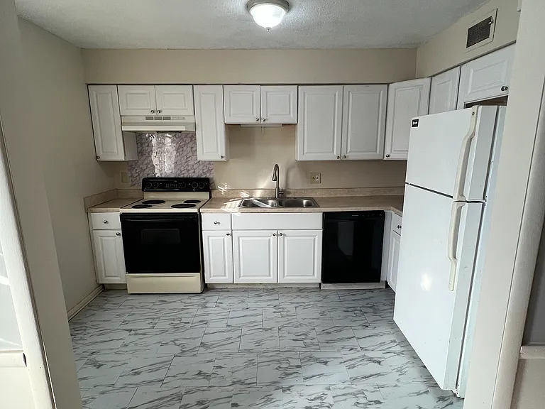 8020 Campbell St — Photo 7