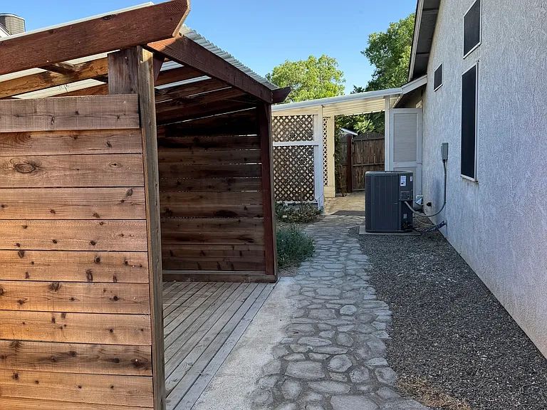 16920 Yvonne Dr — Photo 35