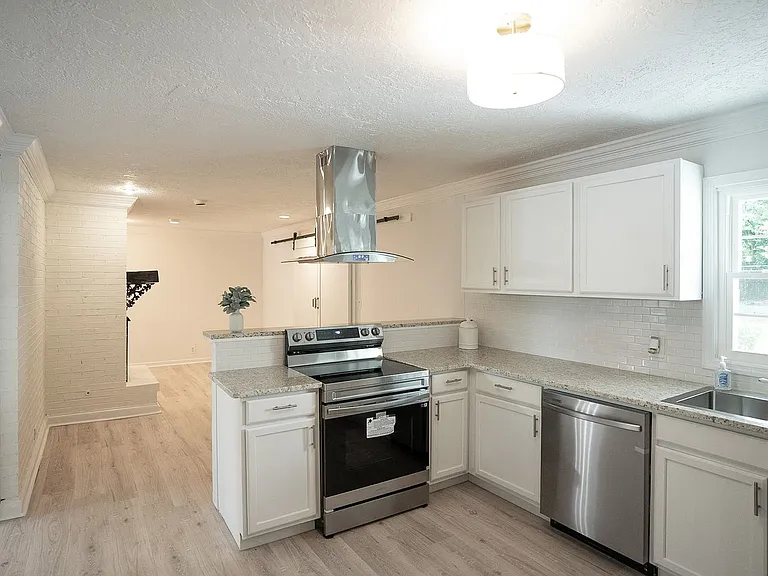 3120 Edinburgh Dr — Photo 13