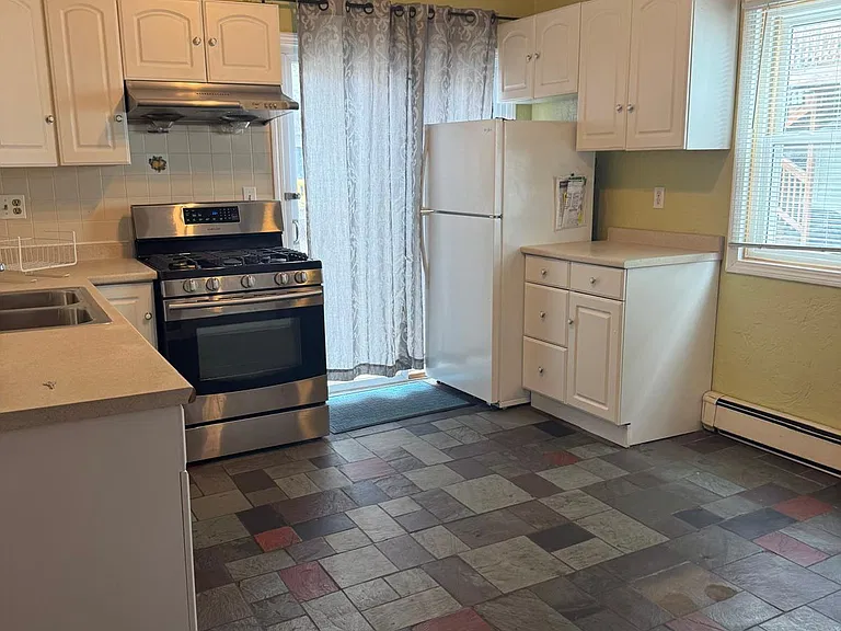 13 Parker St #1 — Photo 4