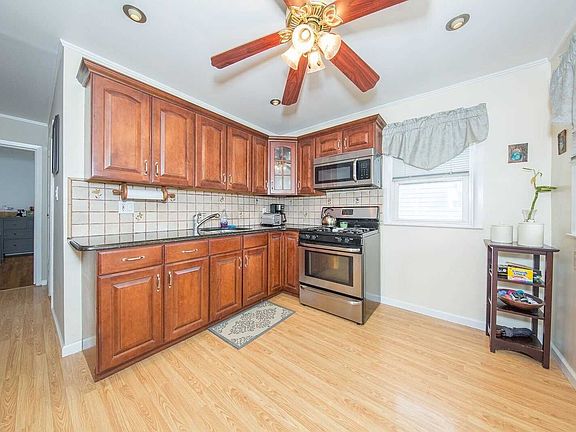 3rd image of 16 Ketcham Ave