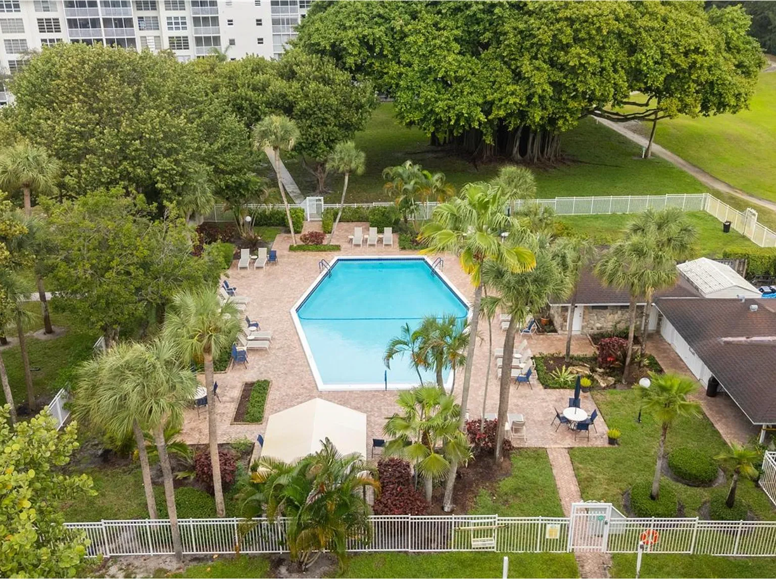 1 bed, 1.5 bath, 900 sqft, $1,650 — Photo 1