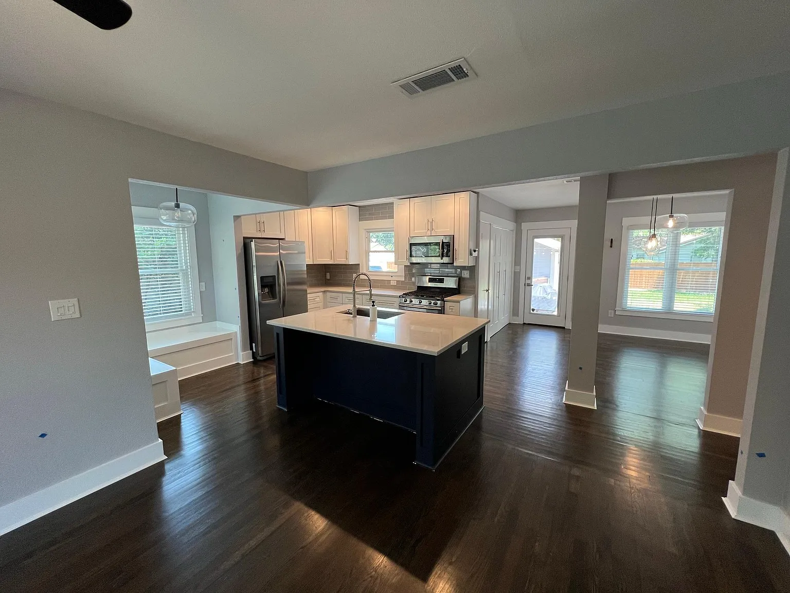 3 bed, 1350 sqft, $2,345 — Photo 2