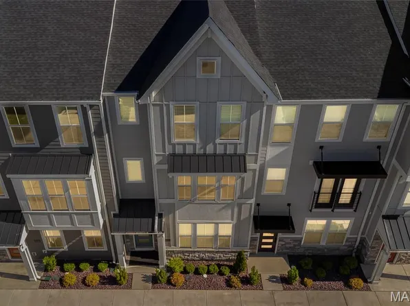 8924 Gateway Cir, Saint Louis, MO 63144