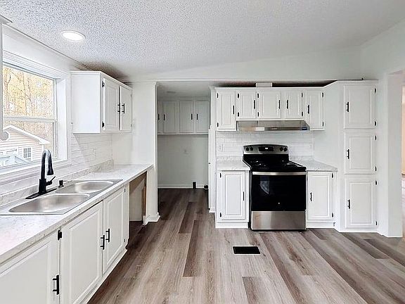 2nd image of 410 Pond View Cir