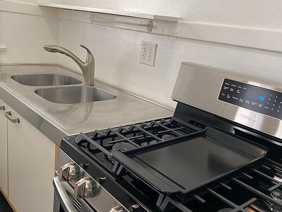 3rd image of 2066 NW Glisan St #23