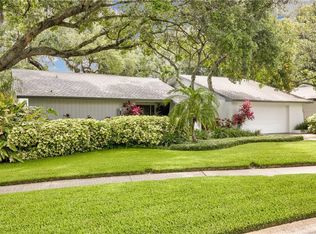 945 Lake Forest Rd, Clearwater, FL 33765