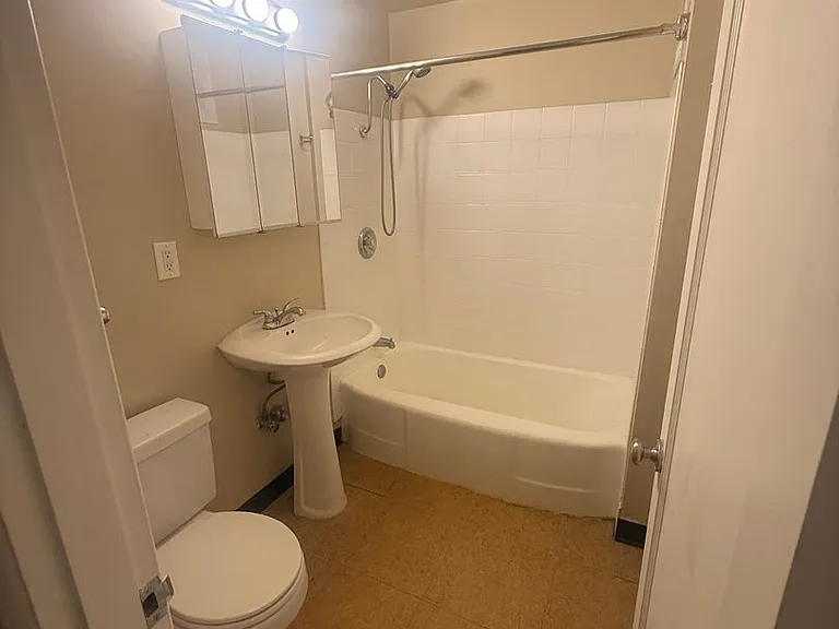 The Summit Apartments — Photo 6