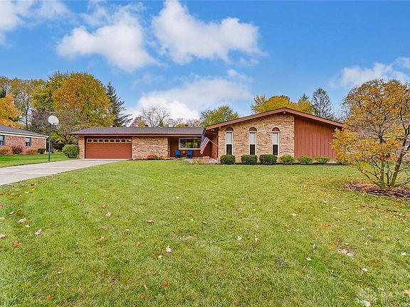 3rd image of 393 Towncrest Dr