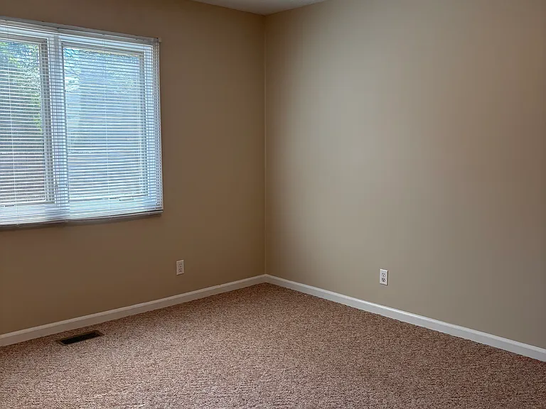 1120 Yale Ave — Photo 9