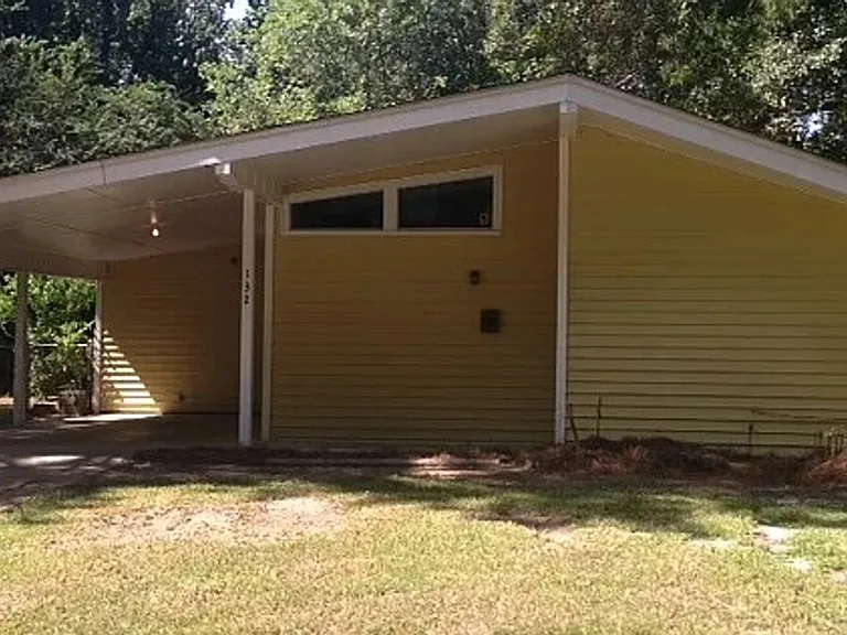 1325 Woody Dr — Photo 1