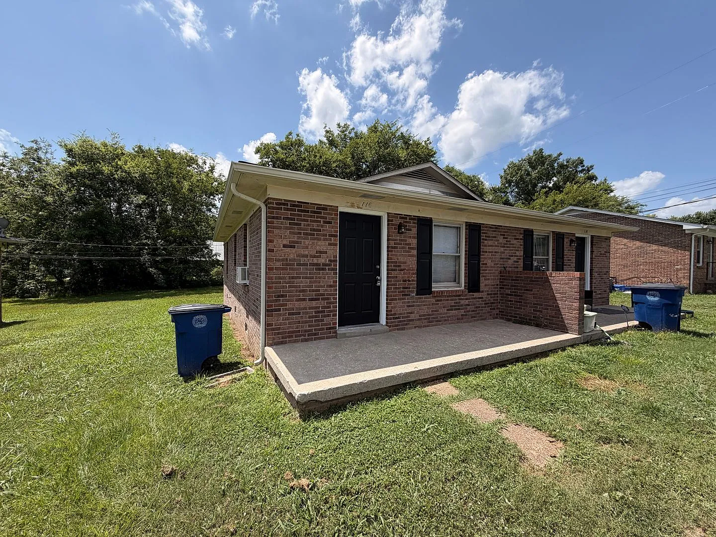 1 Bed 1 Bath Unit In Shelbyvillle — Photo 1