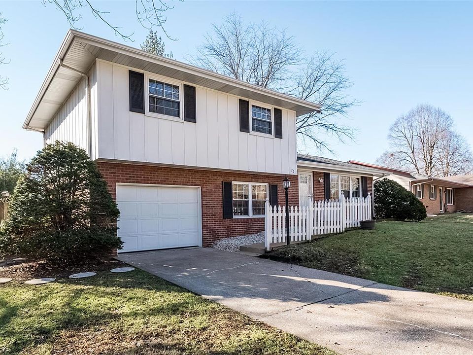 1st image of 20 Roclare Dr