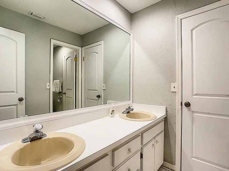 4932 Hidden Oaks Trl — Photo 8