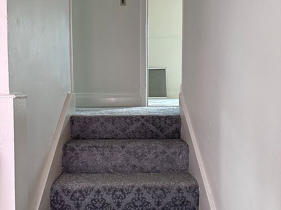 3rd image of 122 N White Ave #2