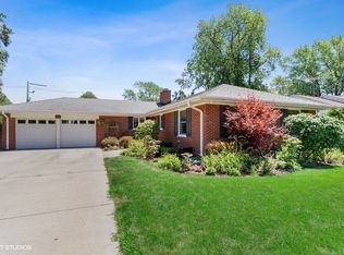 825 S Highland Ave, Arlington Heights, IL 60005