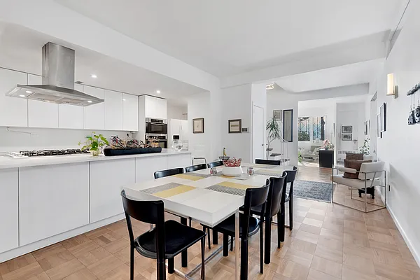 Rented by R New York | media 2