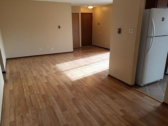 3rd image of 22405 Thomas Dr APT 1N