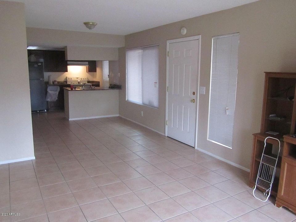 2nd image of 5237 W Lynwood St