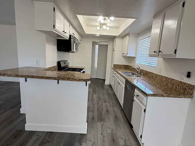 17072 Harbor Bluffs Cir #B — Photo 3