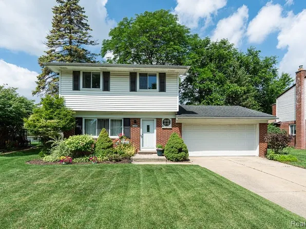 11678 Monsbrook Ct, Sterling Heights, MI 48312