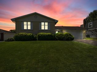 17W465 Earl Ct, Darien, IL