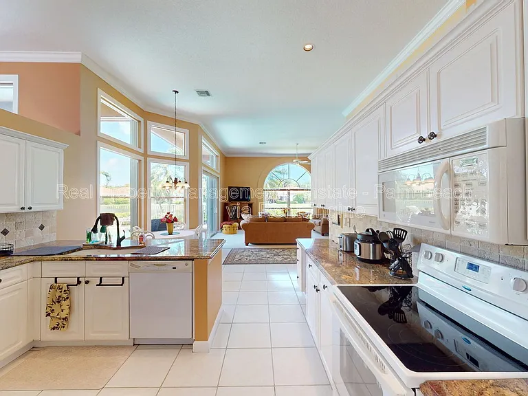 71 Cayman Pl — Photo 12