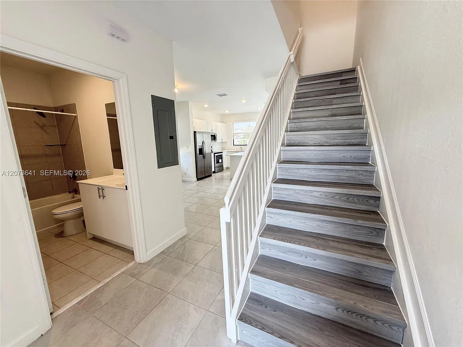 3 bed, 1328 sqft, $2,400 — Photo 2