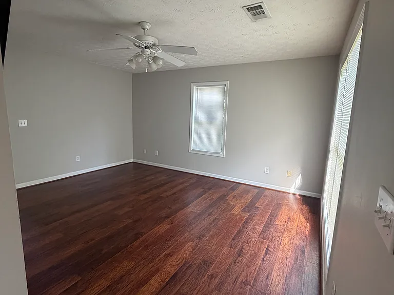 927 Lakeview Dr — Photo 19