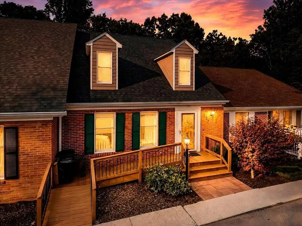 137 Greenbrier Dr, Radford, VA 24141