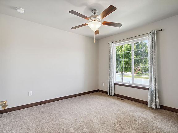 4th image of 1333 Twin Leaf Ave