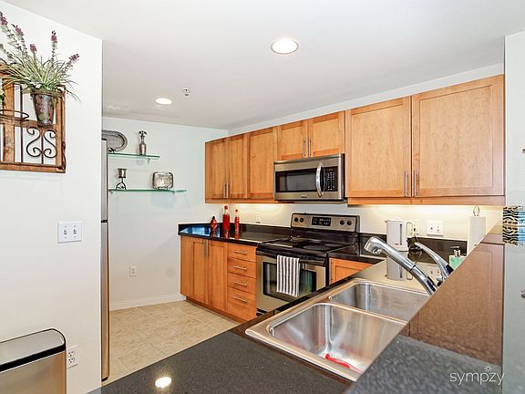 2nd image of 253 10th Ave Unit 1305