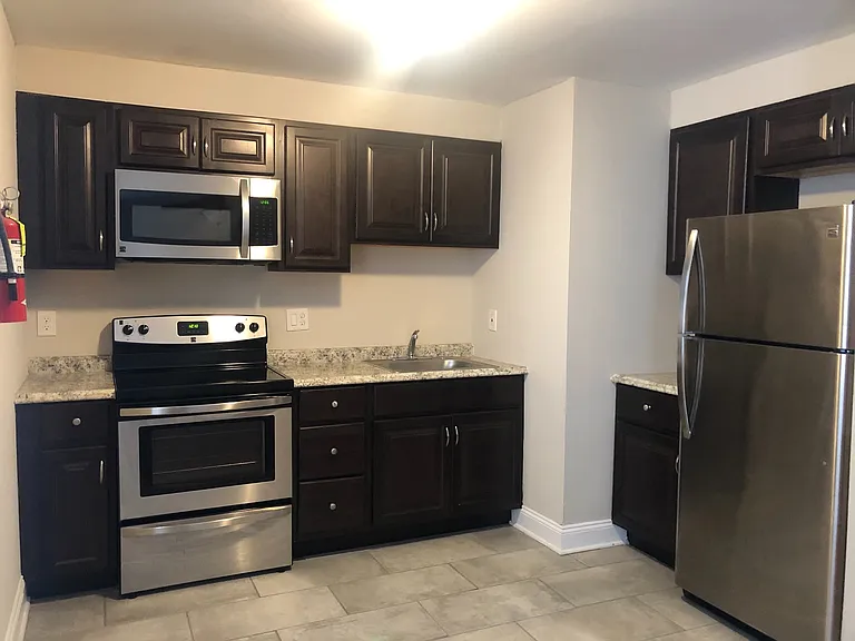 Huntington Apartments — Photo 69