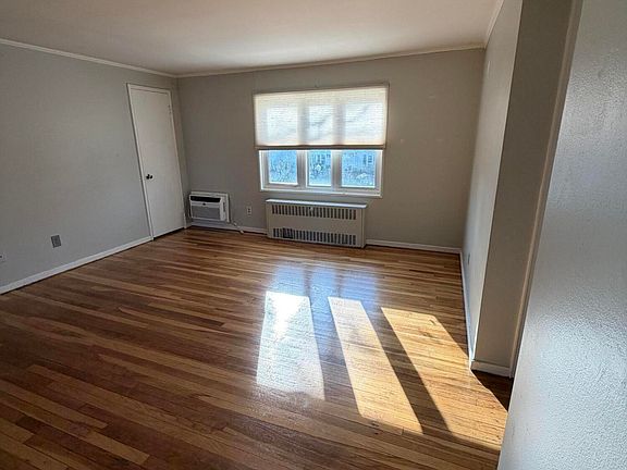 3rd image of 28B Garfield Park #2802