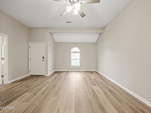 4th image of 10138 Bellflower Way