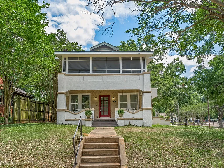 561 Forest Ave — Photo 2