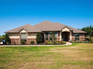 318 Fall Meadow Dr, Sanger, TX 76266
