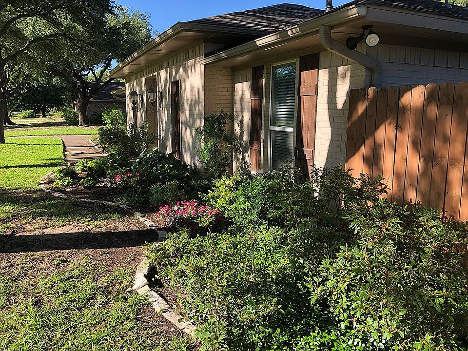 1st image of 524 Oakcrest Dr