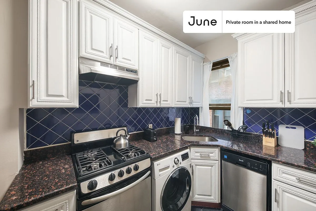 Full bedroom in 3 bed/1 bath home in Upper West Side #760 C — Photo 2