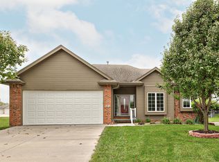 221 Traders Pointe Cir, Council Bluffs, IA 51501