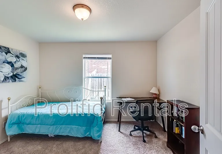 5102 Screaming Eagle Cir — Photo 26