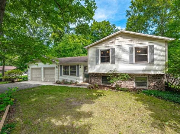 1382 W Maplecrest St, Warsaw, IN 46580