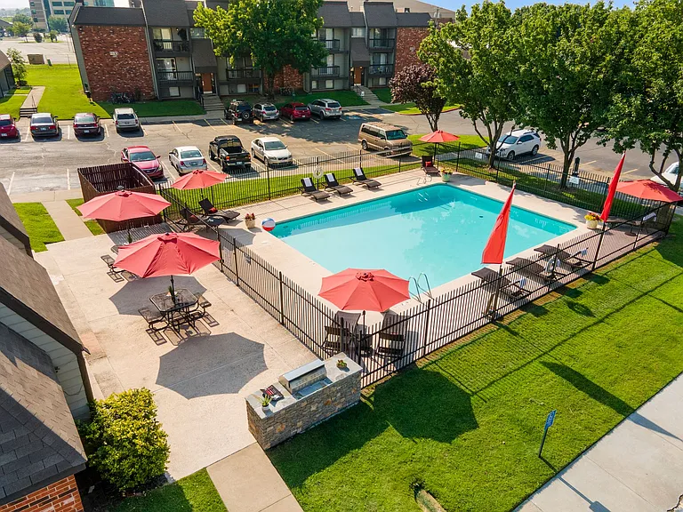 Brookwood on 86th - Move-In Today and Receive a $500 Visa Gift Card! — Photo 4